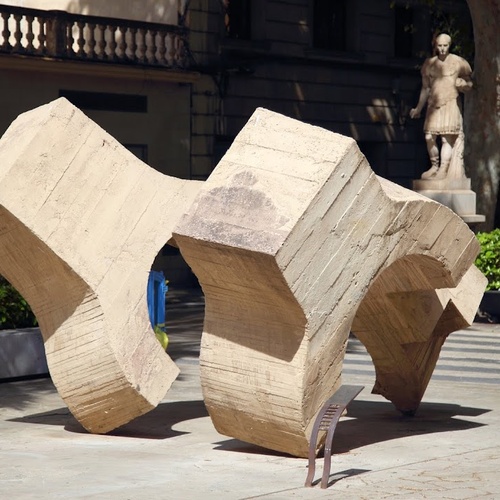 La Rambla (escultura "Lugar de encuentros, d'Eduardo Chillida)