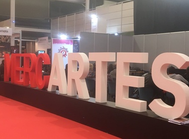 Els artistes de les Illes Balears aterren a Mercartes acompanyats per l’IEB