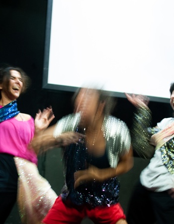 TAST DE MOVIMENT “Ella, regadera”